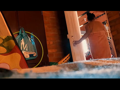 ❤️ ဦးလေး က ကျွန်မကို ရေချိုးခန်းထဲ လိုက်သွား ပြီး ရေချိုးရင်းနဲ့ နမ်းတယ်။ ️ super sex မှာ ငါတို့မှာ